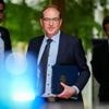 Erfolgreiche Klagen gegen Asylstopp : Minister Dobrindt kann nicht ewig kämpfen
