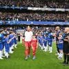 Scorende Van Dijk na titelfeest en erehaag met Liverpool onderuit bij Chelsea