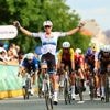“Evenepoel is er ook mee bezig”: Tim Merlier wint met verve Brussels Cycling Classic, wie pakt 1000ste zege voor Soudal Quick-Step?