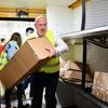 Zu viele schwere Pakete: Wegner sichert Gewerkschaft Unterstützung zu – und packt selbst mit an