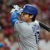 Ohtani's two-run double extends hitting streak as Dodgers defeat Reds 5-2
