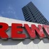 Frau musste ins Krankenhaus: Rewe-Mitarbeiter soll Mutter vor ihren Kindern in Berlin niedergeschlagen haben