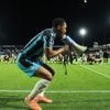 Jonathan de Guzman springt en zingt voor Sparta-fans na comeback: ‘Ik voel me weer voetballer’
