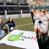 Eerste fanclub van vrouwenploeg OH Leuven leeft toe naar titelmatch: “Half uur kronkelen van de pijn na een tackle? Dat zie je hier niet”