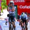Jasper Philipsen pakt ook eerste leiderstrui in Vuelta na oppermachtige sprint