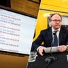 NS-medewerkers woedend op Koolmees: ‘Laat hem zijn loon van 5 ton inleveren’