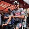 Van der Poel heeft last van verkoudheid en bijensteek: 'Naast mijn oog gestoken'