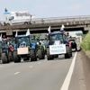 Boze boeren blokkeren snelwegen vanuit Frankrijk naar België