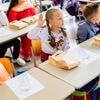 Geflüchtete Ukrainer in der Schule: Was Eltern in Warschau und Berlin über Eingliederung berichten