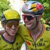 “En plots werd het héél stil aan de telefoon”: in Duitsland mogen jonge talenten van Visma-Lease a Bike in de leer bij mentor Wout van Aert