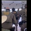 „Operation Trojanisches Pferd“ – Polizisten nehmen Migranten nach Täuschungsmanöver fest