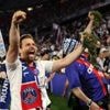 Victoire du PSG. Morceaux de pelouse, du filet… Les supporters ont arraché des souvenirs de Munich