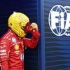 Lewis Hamilton noemt zichzelf ‘waardeloos’, Helmut Marko ziet het somber in: ‘Het is onbegrijpelijk’