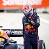 Ziedende Verstappen verspeelt podiumplek in Spanje na hectisch slot, Piastri wint