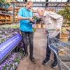 Van gifspuit naar lieveheersbeestjes: het tuincentrum wordt steeds duurzamer