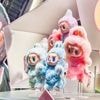 Entre ruptures de stock et scènes de bagarre, pourquoi tout le monde s'arrache les peluches Labubu ?