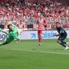 Becherwürfe und Pfiffe in Köpenick: Fisnik Asllani tut dem 1. FC Union sehr weh