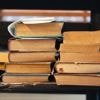 Kleindochter brengt boek 82 jaar te laat terug naar bib: “Grootmoeder kan de boete niet meer betalen”