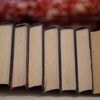 Kriminalität: Millionen-Betrug mit Büchern - Razzia und Festnahmen