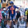Casper van Uden verrast met sprintzege in Lecce, volledig Nederlands podium in vierde etappe
