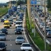 "Echapper aux bouchons" : mettre de la musique au volant, une habitude qui aide de nombreux Français
