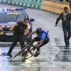 Tour de France. Un homme intercepté à vélo sur la ligne d’arrivée juste avant le passage du peloton