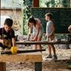 ‘In tien jaar is het maar één keer gebeurd dat een kind niet begon te spelen’: zo betoverend werkt buitenspelen in de natuur