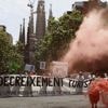 KIJK. Opnieuw protest tegen massatoerisme in Spaanse steden: betogers spuiten toeristen nat