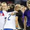 Wiegmans Engeland ontsnapt op EK na bijzondere penaltyserie tegen Zweden