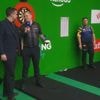 KIJK. “Luke moet op pensioen, het is niet leuk meer”: De Decker dolt met Littler nadat hij finale World Series verliest van de wereldkampioen