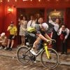 Wout van Aert boekt tiende etappezege in de Tour op gevaarlijke Parijse kasseien