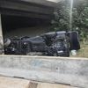 Antwerps gezin van vijf crasht tegen brugpijler in Wezembeek-Oppem: grootmoeder overleden, vader en kind kritiek