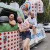 « C’est de la folie » : dans les coulisses de la caravane du Tour de France femmes en Maine-et-Loire