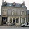 « On nous traitait de blousons noirs » : trois jeunes Bretons à la découverte de l’Ouest en mobylettes