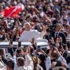 Amtseinführung von Leo XIV.: Der neue Papst zeigt sich erstmals im Papamobil auf dem Petersplatz