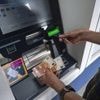 VRAI/FAUX. Les paiements en espèces ont-ils dégringolé chez les commerçants ?