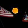 Sorge vor "Ausschlusszone": Bericht: USA planen Atomreaktor auf dem Mond