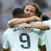 Geëmotioneerde Modric en Ancelotti zwaaien Real Madrid glansrijk uit: Mbappé bezorgt Madrilenen 2-0-zege tegen Sociedad