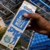 Waarom mengt Albert Heijn melk met veldboneneiwit? “Je moet ergens beginnen”