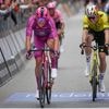 Nét niet voor Van Aert: Pedersen pakt vierde ritzege na beklijvende sprint op lastige aankomst