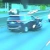 KIJK | Automobilist haalt motorrijder opzettelijk onderuit in VS