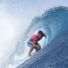 Surf : le champion olympique français Kauli Vaast fait son retour sur la redoutable vague de Teahupo'o, à Tahiti