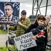 Een boycot die ‘zijn gelijke niet kent’: hoe lang laat de consument Tesla links liggen?