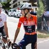 Urska Zigart, de vriendin van Pogacar, grijpt macht in Romandië; Tourwinnaar raapt bidon op langs kant van de weg