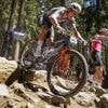 “Hopelijk niet weer op de grond”: Mathieu van der Poel maakt rentree op mountainbike en krijgt lachers meteen op de hand