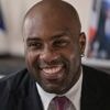 "Si demain je rentre en politique, ce n'est pas pour avoir un poste de ministre", lance Teddy Riner, estimant que "le meilleur rôle, ce serait président"