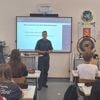 "Est-il judicieux de demander pourquoi il vous regarde fixement ?" : à Berlin, des cours de sensibilisation dans les collèges pour endiguer les agressions au couteau
