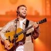 Als Suzan van de zenuwen aftelt in de kleedkamer, is Freek voor een grote show juist in voor een geintje