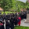REPORTAGE. "Il y a un peu d'appréhension au vu de l'actualité politique" : dans le viseur de Donald Trump, Harvard remet ses diplômes à ses étudiants