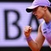 Roland-Garros 2025 : bousculée, la triple tenante du titre Iga Swiatek finit par renverser Elena Rybakina pour rallier les quarts de finale